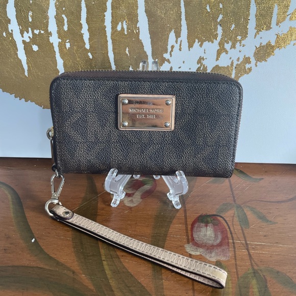 Michael Kors Brown “Jet Set”Wristlet Wallet - Picture 6 of 17